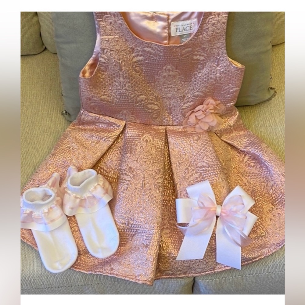 The Children’s Place kids dress size 3T & socks & bow price is firm
